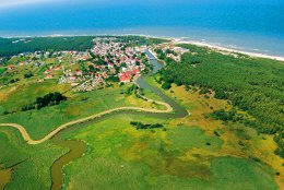 Der Badeort Rowy und der Slowinzische Nationalpark von der Luft aus gesehen