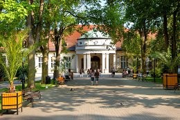 Kurpark und Trinkhalle von Bad Altheide (Polanica Zdroj)