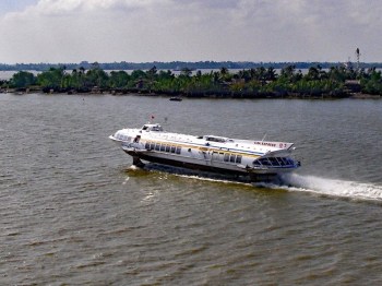 Tragflächenboot Jadwiga auf dem Stettiner Haff Sie sehen das Tragflächenboot Jadwiga auf dem Stettiner Haff