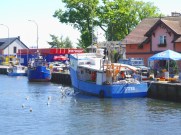 Fischereihafen von R genwalderm nde Darlowko mit Fischverkauf