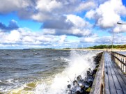 Wellenbrecher mit Ausblick